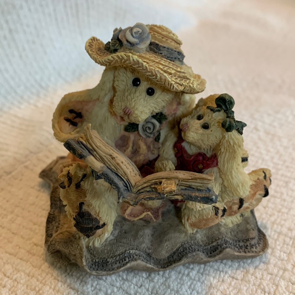 Boyd’sBears Rabbits, Reading Figurine 2251, Daphne & Eloise, Great  Condition